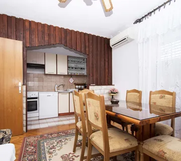 Kuća s 5 stambenih jedinica: Šibenik (Meterize), 444.00 m2 - cover