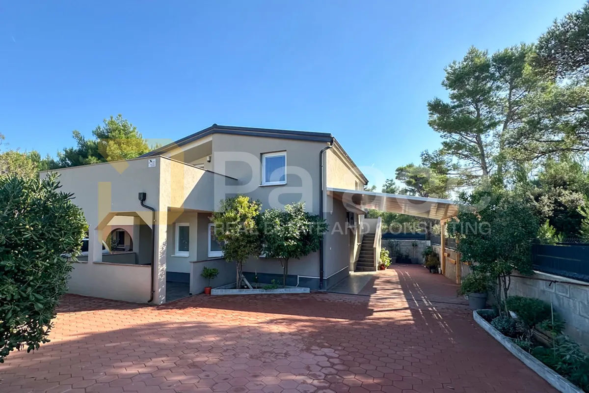 Prilika apartmanska kuća na Viru 200m2 - cover