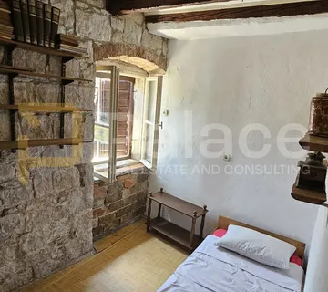 Trosoban stan na samoj rivi, pogled na more - prilika - cover