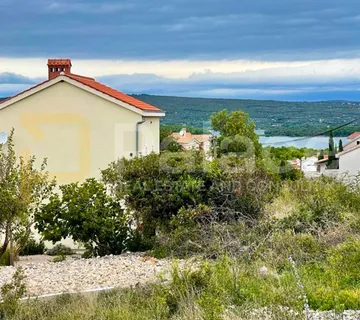 Građevinsko zemljište na Krku s projektom za vilu, Punat, 595 m²