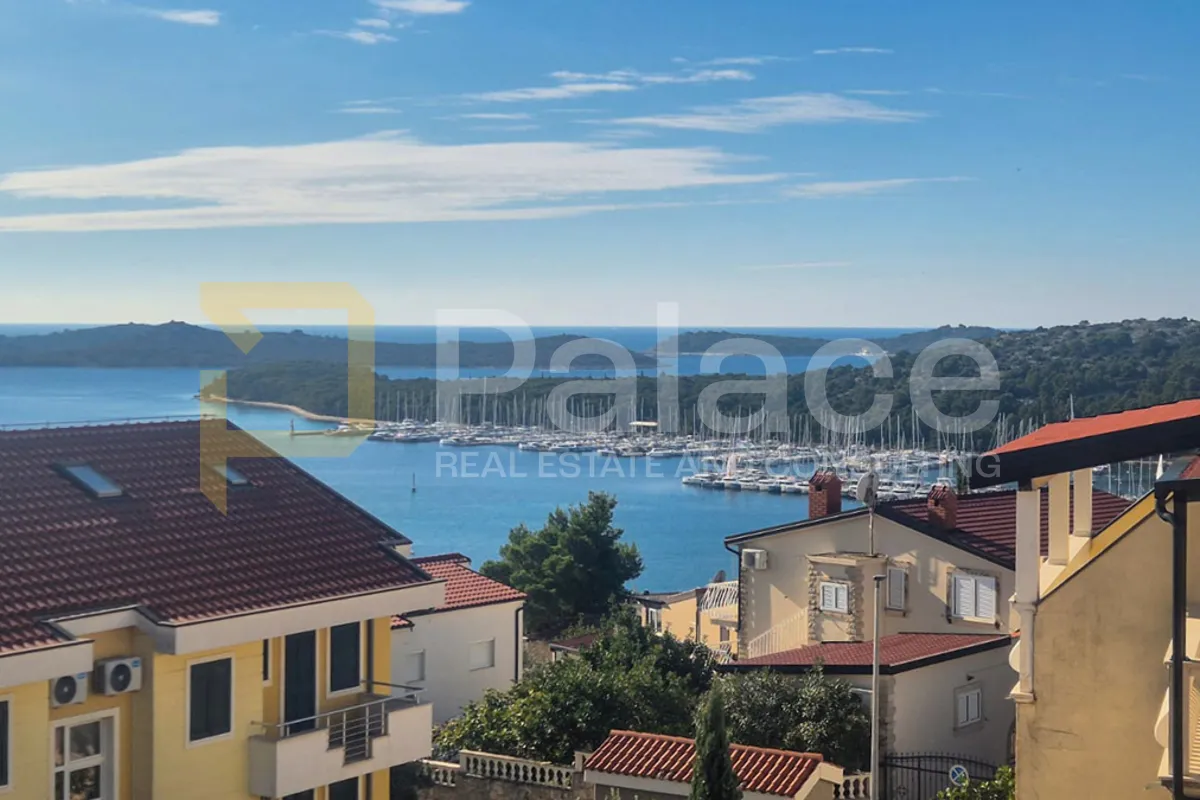 Dvosoban stan za najam u zgradi s pogledom na more, Rogoznica 74 m2 - cover