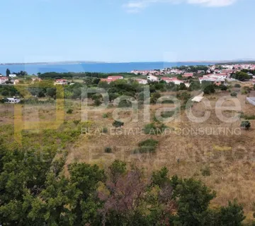 Građevinsko zemljište na odličnoj lokaciji, prilika za investiciju - Vrsi
