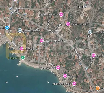 Izvrsna prilika - građevinsko zemljište ispod ceste u Vinišću - Vinišće, Marina