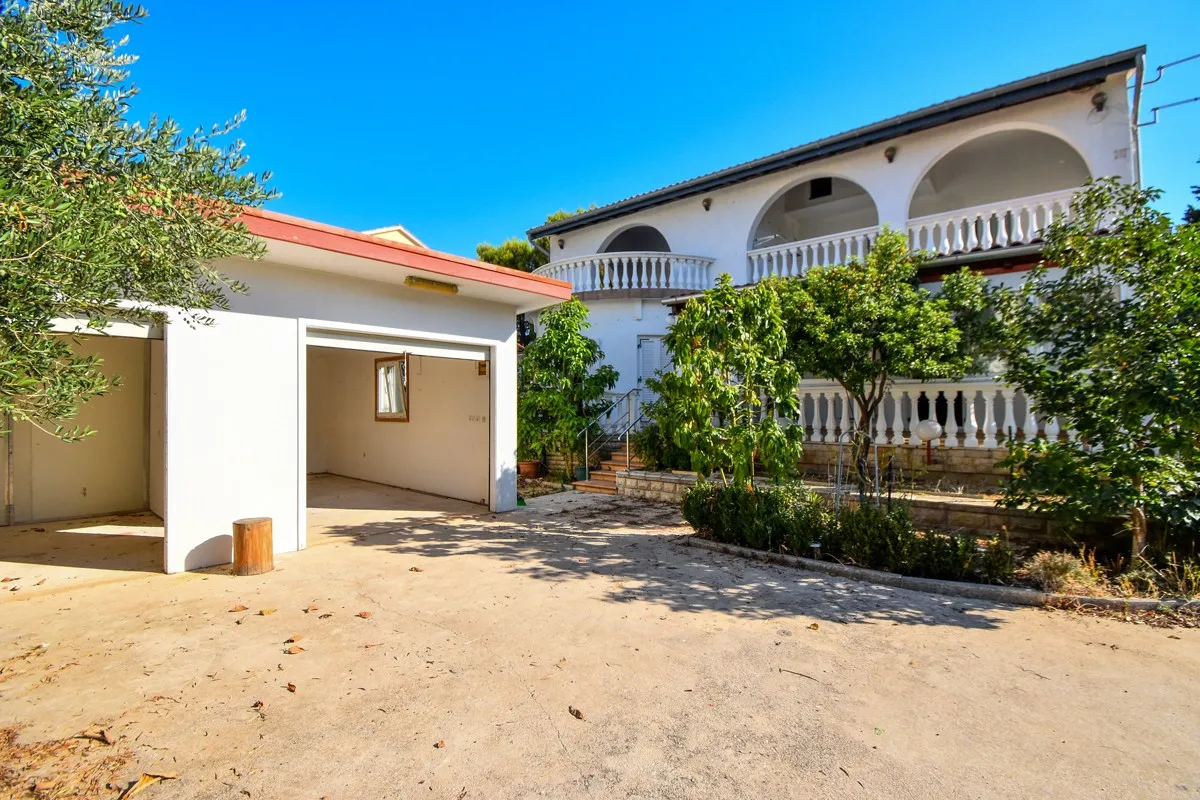TOP LOKACIJA: Kuća blizu mora s 5 apartmana i dvorištem, Srima 320 m2 - cover