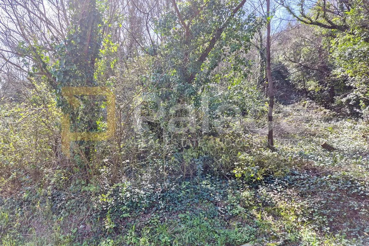 Bakar – građevinsko zemljište 1300 m², top lokacija blizu centra - cover