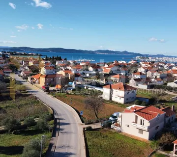 SUKOŠAN : Poljoprivredno zemljište 8200 m2 - cover