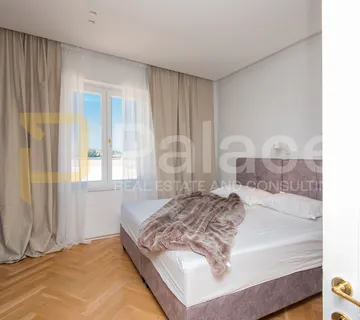 Jedinstveni prostrani stan u centru Šibenika – potpuno renoviran,80 m2