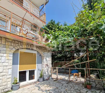 Dvoetažni stan s pogledom na more i dodatnim stanom, Kastav, 208,44m² - cover