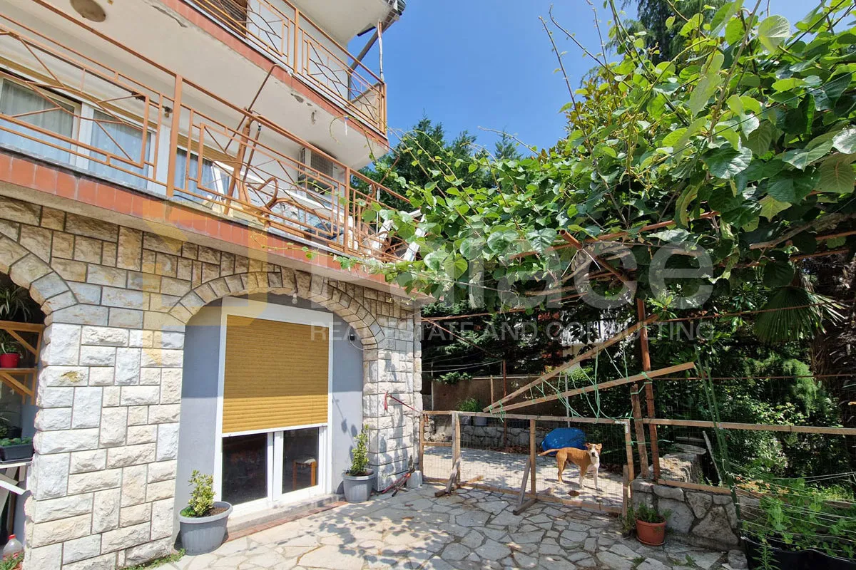 Dvoetažni stan s pogledom na more i dodatnim stanom, Kastav, 208,44m² - cover