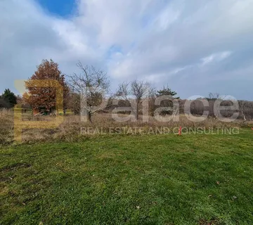 Atraktivno građevinsko zemljište 1059 m² u mirnom Tinjanu