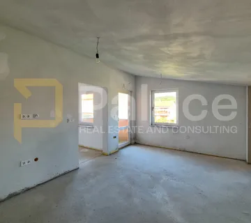 Sunčani trosobni stan s otvorenim pogledom, 60 m2, Pula, Istra - Busoler