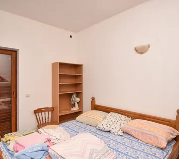 Veliko imanje s kućom prizemnicom, nedaleko mora, Murter-Jezera 360 m2 - cover