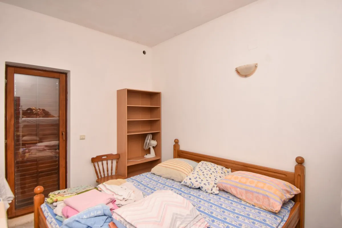 Veliko imanje s kućom prizemnicom, nedaleko mora, Murter-Jezera 360 m2 - cover