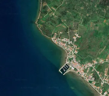 LJUBAČ - Građevinsko zemljište blizu mora