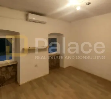 Kostrena – dugoročni najam namještenog stana | 2 spavaće sobe | 800 €