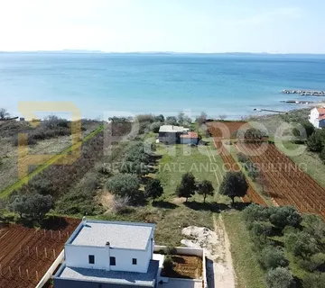 Privlaka : Građevinsko zemljište 400 m2 200 metara od mora - cover