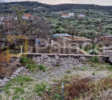 Građevinsko zemljište u Slatinama 350m od mora - Slatine, Split