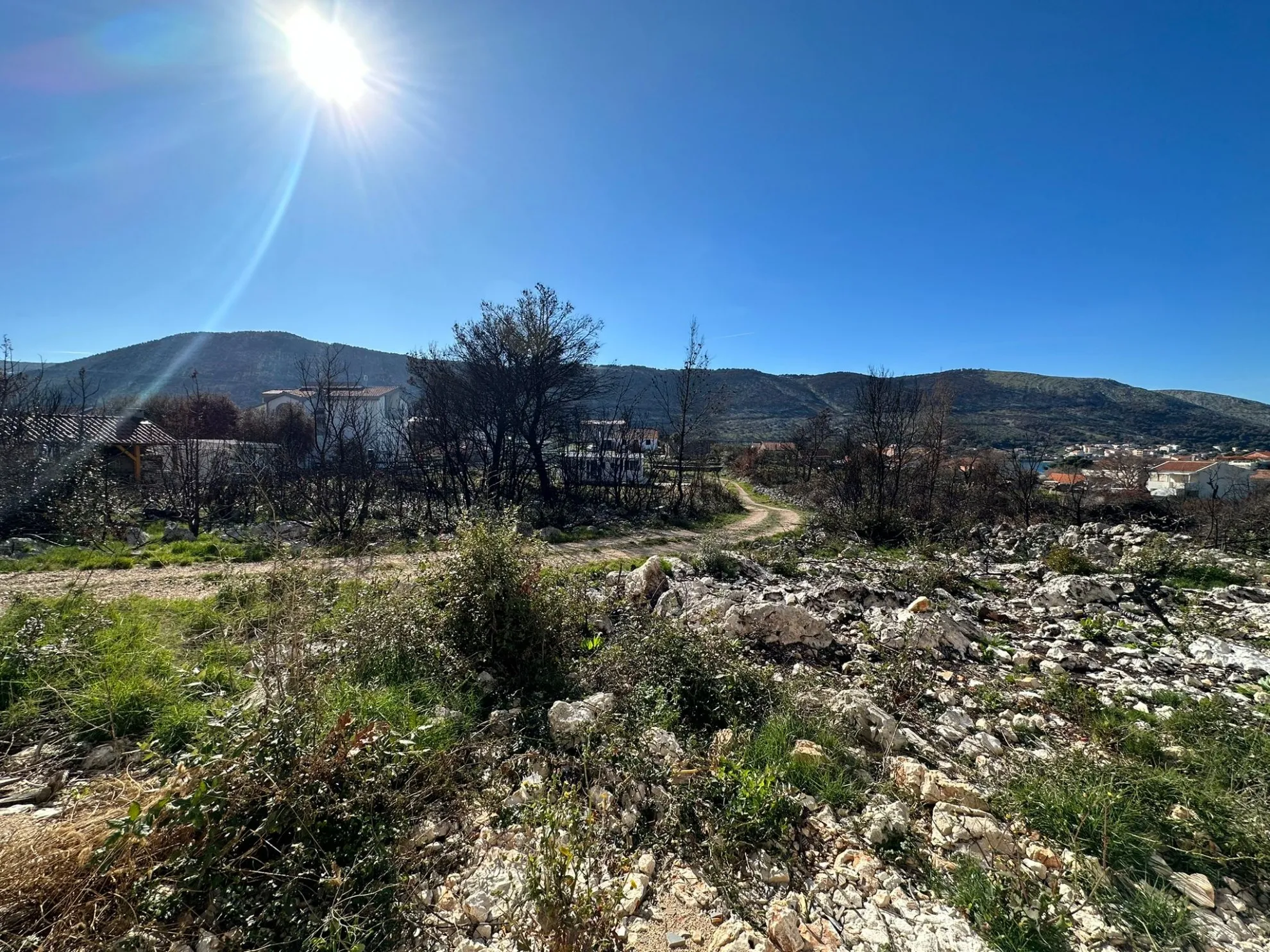Atraktivno građevinsko zemljište blizu mora, Grebaštica, 700 m2 - cover