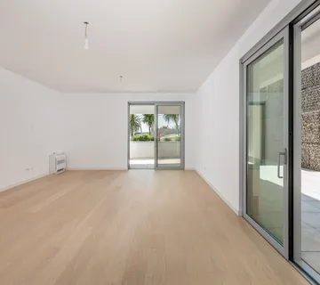 Luksuzni apartman u Opatiji s prostranom terasom i garažom - cover