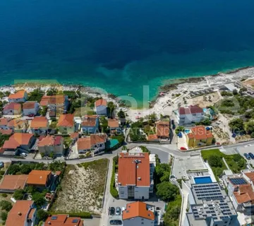 Dva potpuno uređena stana 60m od plaže, Rogoznica