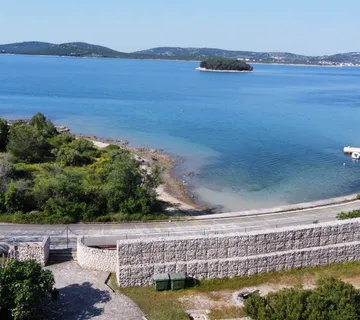 Poljoprivredno zemljište uz plažu, Pirovac 5038 m2