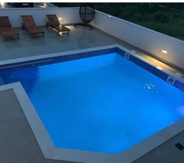 *SNIŽENO* Prekrasna kuća s apartmanima, Maslinica, Šolta