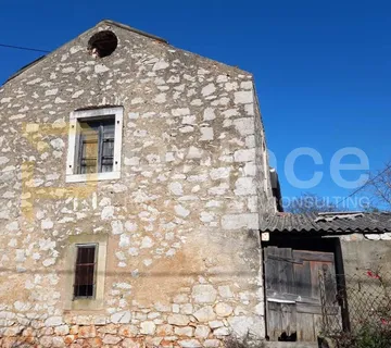 Kamena kuća za renovaciju - Lukoran