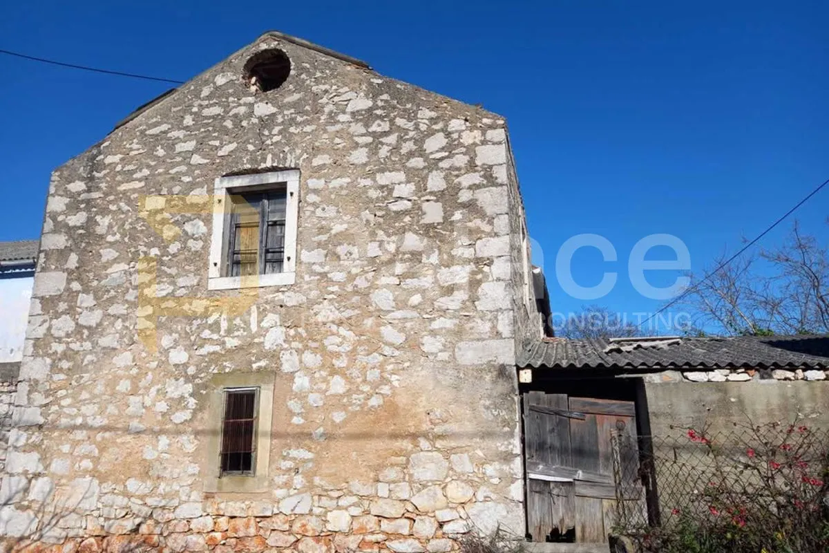 Kamena kuća za renovaciju - Lukoran - cover