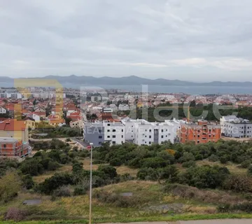 Crno: Građevinsko zemljište, 1050 m2, prilika za investiciju, 5 minuta vožnje do centra grada - cover