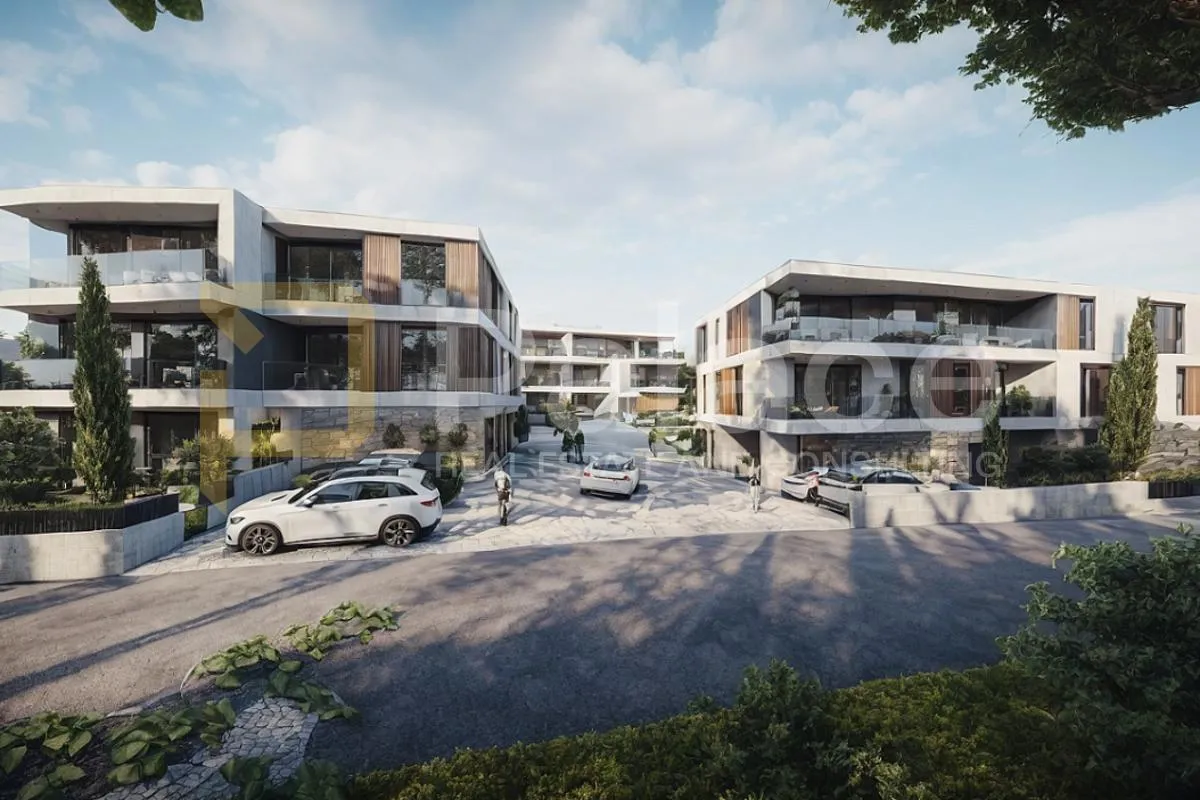 Penthouse 118 m² – Vallelunga, 3 sobe , 2 terase, 2 parkinga - cover