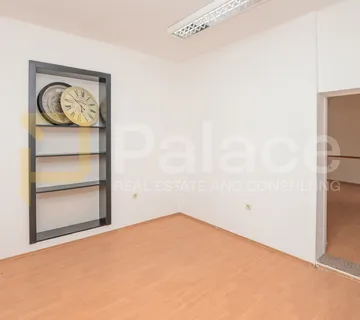 Poslovni prostor uredski s garažom i parkingom, Vanjski 60 m2 - Šibenik