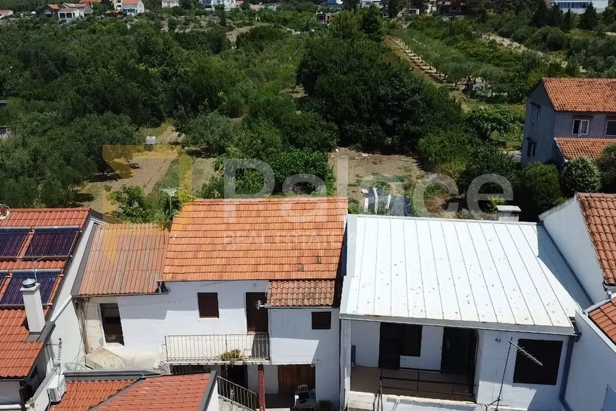 Kuća 160m² s dvorištem sa Građevinskim zemljištem 750m² - cover