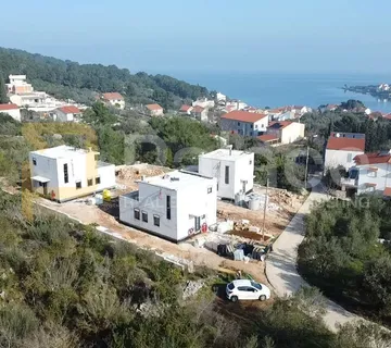 Lukoran : Kuća s bazenom i pogledom na more 107 m2