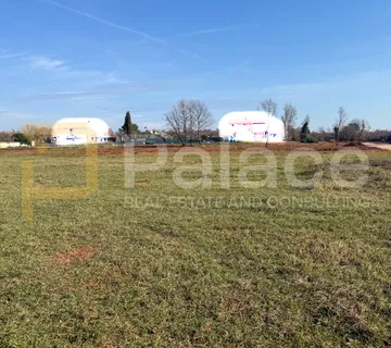 Prilika za investiciju-građevinsko i poljoprivredno zemljište,Loborika - Loborika, Marčana
