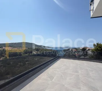 Novogradnja s krovnom terasom i pogledom na more, Primošten