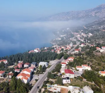 STARIGRAD: Višeapartmanska kuća za smještaj do 50 osoba - cover