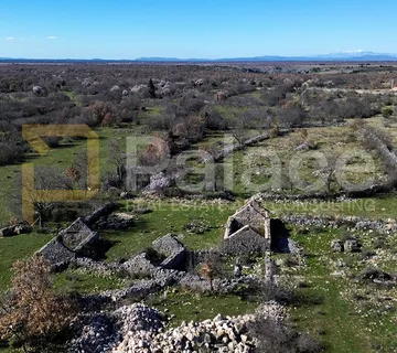 Autentični dalmatinski zaselak, u blizini NP Krka - cover