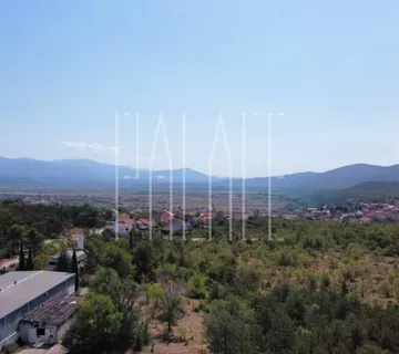 PRILIKA: Građevinsko zemljište s roh bau objektom, Drniš, 3057 m2