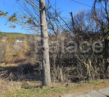 Prostrano zemljište s potencijalom i fleksibilnošću 2105 m² - Klana