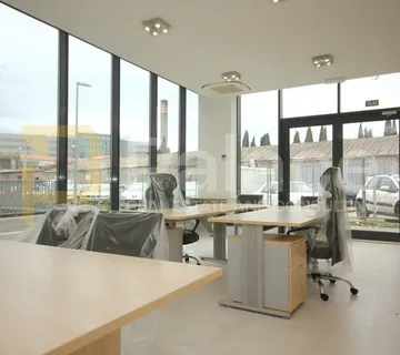 Ekskluzivna lokacija – poslovni prostor 41,30 m², najam - Trstenik
