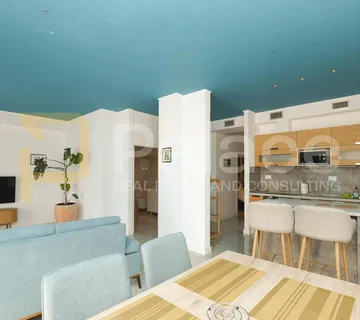 Brodarica: Prostran novouređen dvosoban stan nadomak mora 80m2 - cover