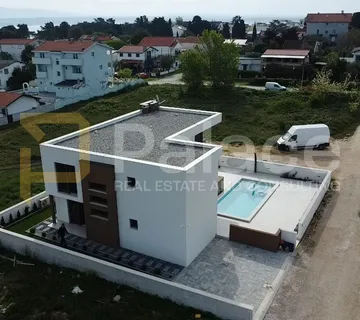 PRIVLAKA (Sabunike) : Luksuzna vila s bazenom 250 m od mora - cover