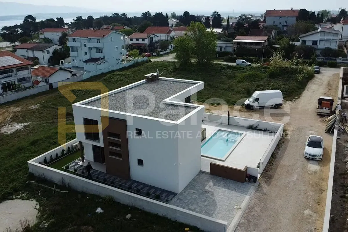 PRIVLAKA (Sabunike) : Luksuzna vila s bazenom 250 m od mora - cover