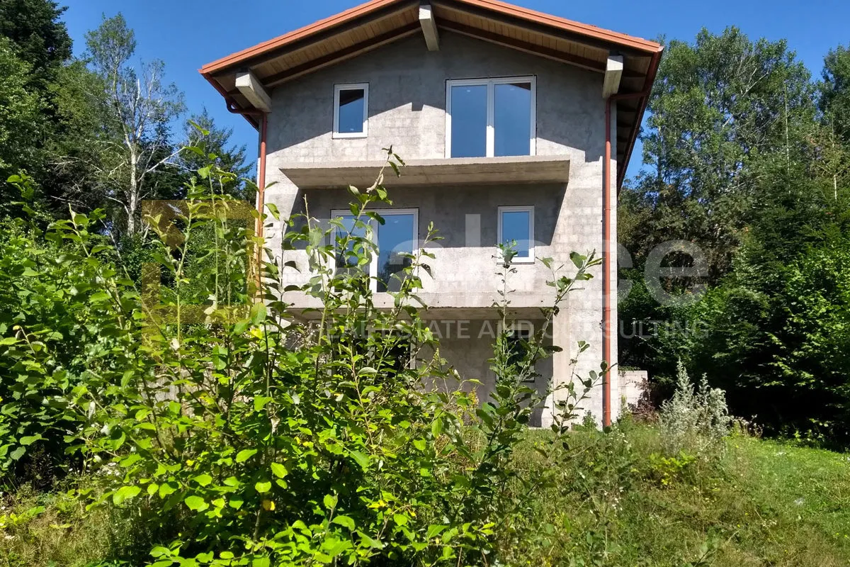 Kuća na savršenoj lokaciji za turizam i odmor, Breze, 383m2 - cover
