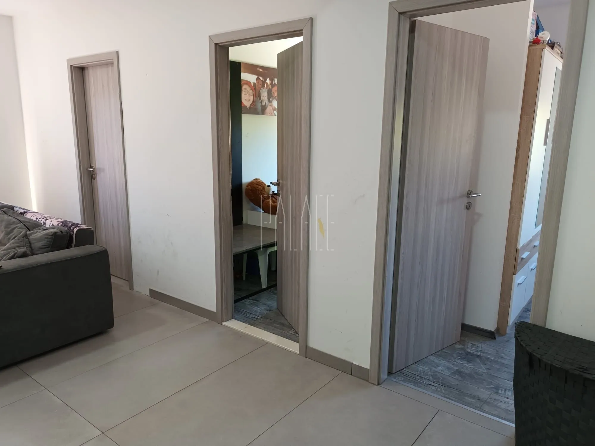 Moderna kuća s bazenom u mirnom predjelu Splita: 160m2 (prodaja) - cover