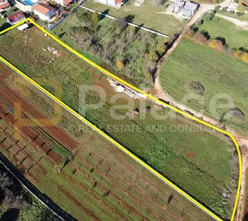Prilika! Poljoprivredno zemljište na rubu građevinske zone - Marčana