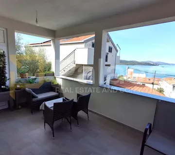 Dvije stambene jedinice s velikim vrtom - Okrug Gornji, Okrug