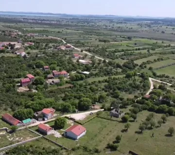 Poljoprivredno zemljište 21976m2 Tkon