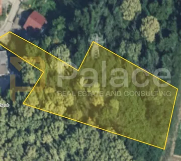 Atraktivno zemljište od 3.305 m² uz cestu - Gračani