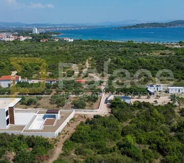 Zemljište sa projektom i građevinskom dozvolom na odličnoj lokaciji - cover